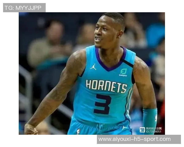 罗齐尔展现夸张腰臀魅力邀网红观战引皮二爷关注