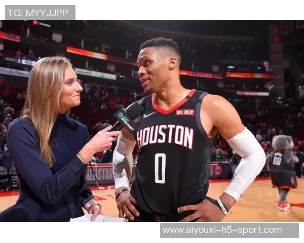 莺歌盛赞教练激情四溢称其为球队领袖能量满满激励全队士气